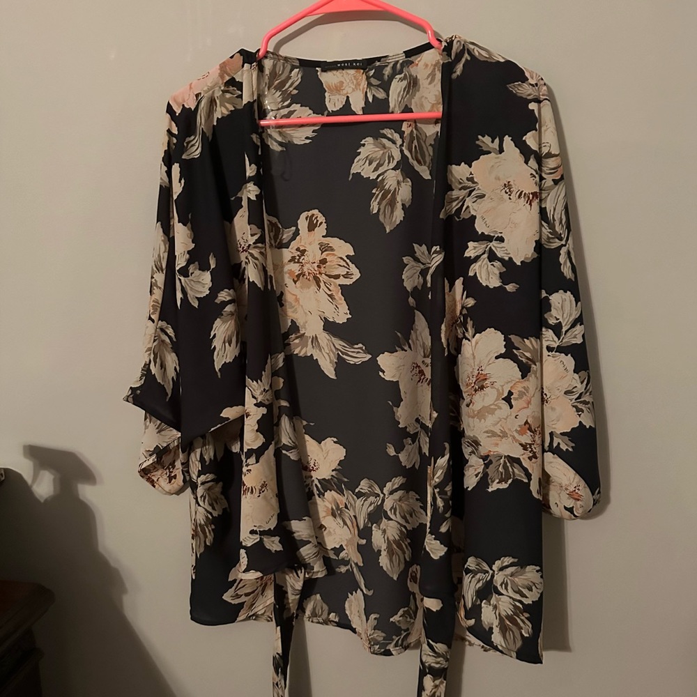 West Kei floral kimono size M